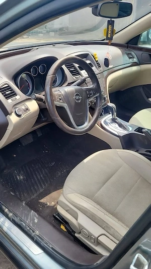 Dezmembrez opel insignia - imagine 2