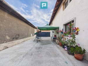 Casă P+E cu două apartamente, zona Drăgășani - imagine 16