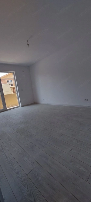Apartament cu 2 camere, încălzire în pardoseală și loc de parcare   Giroc - imagine 2