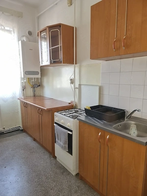 Închiriez apartament cu doua camere Ineu