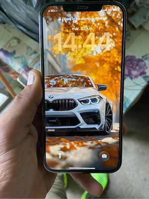 Vând iPhone 12 Pro Max, 128 GB, în stare foarte bună, atât estetic, cât și funcțional.