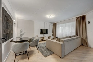 Apartament cu vedere spectaculoasă, 3 camere, 2 băi, bloc 1979, Universitate! 