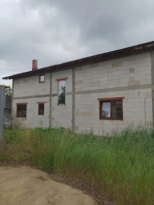 De vânzare: Casă spațioasă în Sagna   Teren generos 1250 mp   Oportunitate investiție - imagine 2