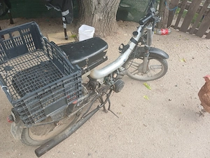 Bicicleta cu motor  o dau la schimb pe o bicicleta normala  - imagine 3
