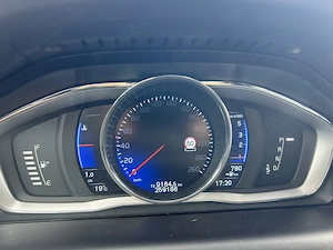Vand Volvo Xc60 2.0 diesel 190cp cutie automata R design alb perlat  - imagine 4