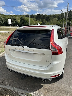 Vand Volvo Xc60 2.0 diesel 190cp cutie automata R design alb perlat  - imagine 2