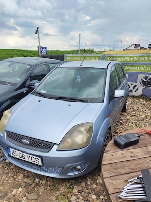 Ford fiesta Ghia an 2008 - imagine 2