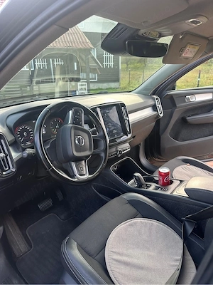 Volvo xc40 diesel - imagine 3