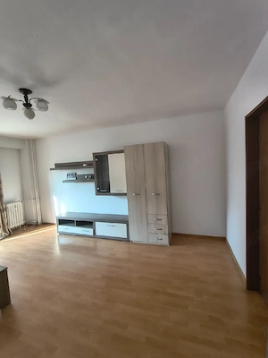 Camera in apartament cu 3 camere - imagine 3