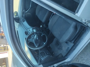 Vând Ford focus 1.8 tddi 90 cp an 2002 - imagine 2