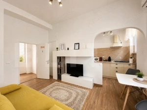 Clădire istorică, apartament, 4 camere- 130 mp, etaj 1, zona Centrală  - imagine 3