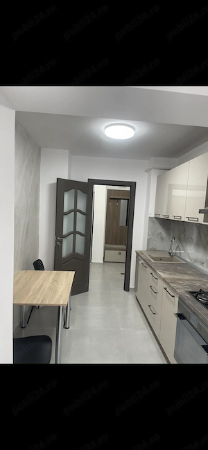 Inchiriez apartament 2 camere decomandat micro 20!
