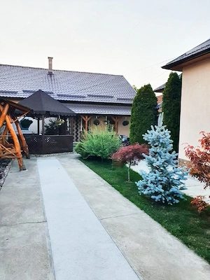 Casă cu 4 dormitoare,  în zonă  foarte bună, în Chișineu-Criș