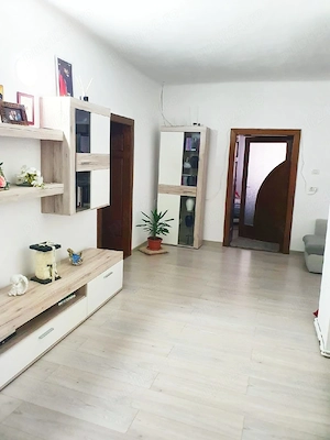 Casă de vanzare la cheie, în zonă foarte căutată, în Chișineu-C - imagine 6