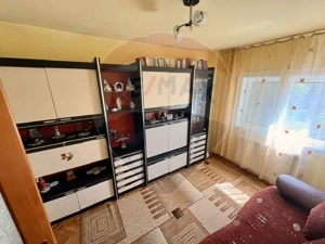 Apartament cu 3 camere de vânzare Piata 1 Decembrie