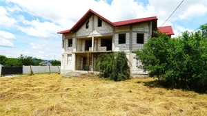 Vanzare Duplex la rosu in Aninoasa  220 mp  500 mp teren  Zona superba de Vile - imagine 2