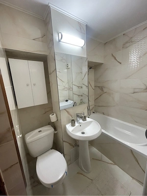 Inchiriez apartament 2 camere, str Unirii, langa Bisericuta Copiilor - imagine 9