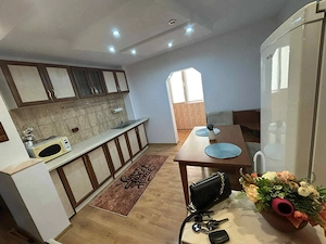 Închiriez ap 2 camere decomandat 