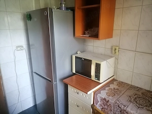 Închiriez 1 camera intr un apartament cu 3 camere zona PACURARI COPOU