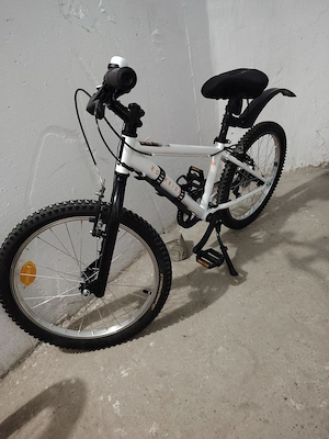 Vând  Bicicletă MTB Explore 120 20" alb copii 120-135 cm.Pret 600 lei