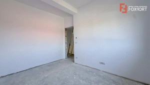 Duplex de vanzare, 5 camere despartit prin garaj - Mosnita Veche - imagine 12