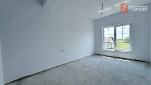 Duplex de vanzare, 5 camere despartit prin garaj - Mosnita Veche - imagine 9