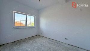 Duplex de vanzare, 5 camere despartit prin garaj - Mosnita Veche - imagine 11