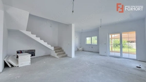 Duplex de vanzare, 5 camere despartit prin garaj - Mosnita Veche - imagine 2