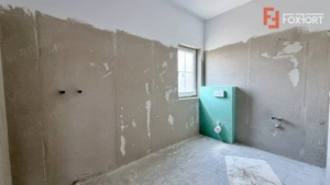 Duplex de vanzare, 5 camere despartit prin garaj - Mosnita Veche - imagine 16