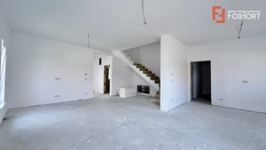 Duplex de vanzare, 5 camere despartit prin garaj - Mosnita Veche - imagine 3