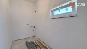 Duplex de vanzare, 5 camere despartit prin garaj - Mosnita Veche - imagine 6