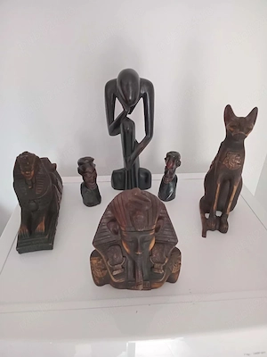 Vând statuete din lemn Africa. 