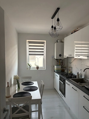 Apartament 2 camere, bucatarie inchisa - imagine 2