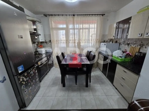 Apartament decomandat 3 camere 2 bai balcon etaj 1 Arhitectilor Sibiu - imagine 9