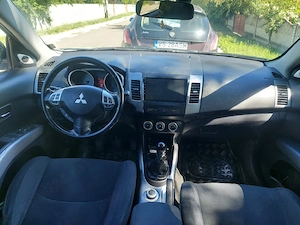 Vând  Schimb Mitsubishi Outlander 2008 cu 7 locuri