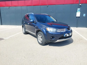Vând  Schimb Mitsubishi Outlander 2008 cu 7 locuri