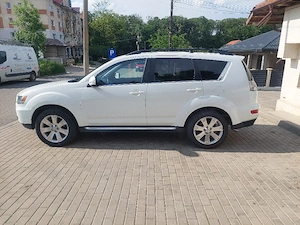 Mitsubishi Outlander 2011 2.2 177 de cai - imagine 2