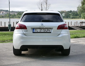 Vand Peugeot 308 2017 1.6 BlueHDi Allure, LED, Cutie manuala 6+1, Pilot Automat, etc. - imagine 9
