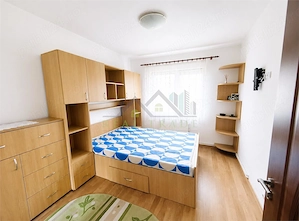 Apartament 2 camere decomandat, etajul 1 mobilat si utilat ,2 locuri de parcare