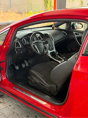 Opel Astra J Gtc 1.7 CDTI - imagine 5