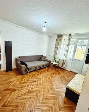 Apartament 4 camere de vanzare 