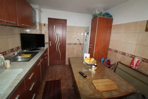Apartament 3 camere, zona 9 Mai - imagine 3