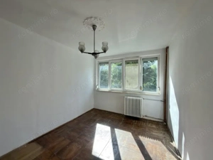 Apartament 2 camere, etaj 2, decomandat - zona Sagului 