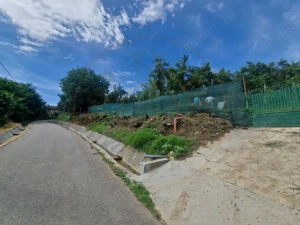 Teren intravilan 1400 mp - Albota!