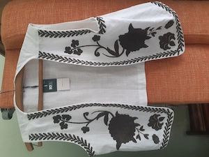 Vand veste tradiționale noi in orasul Turda mărimi m și l 
