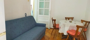 Inchiriez apartament cu 2 camere, mobilat.