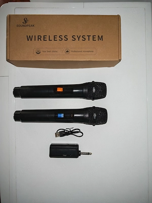 Vand 2 microfoane wireless noi, sigilate in cutie.