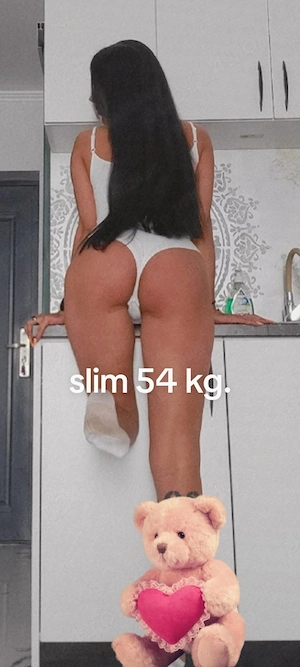 Bruneta slim Garantez revenirea
