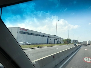 HALE de inchiriat pe Soseaua de Centura ,la 10 m de DN1,productie,depozitare,prestari servicii