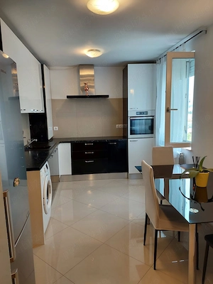 Inchiriez apartament cu 2 camere (64 m2) in zona linistita !